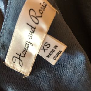 Juniors Honey & Rosie size XS silk dress with side slit and rouching